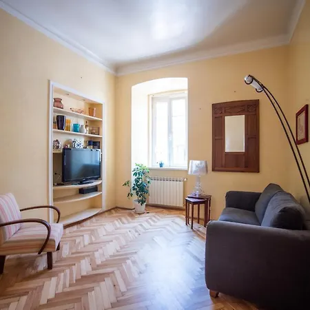 Art & History - Modern Classic Apartment Trieste