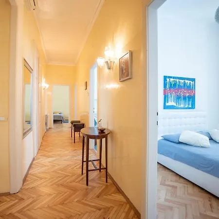 Art & History - Modern Classic Apartment Daire