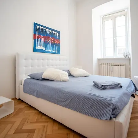 Art & History - New - Modern Classic Apartment Trieste